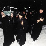 Изнесение обретенных мощей блаженной старицы Матроны из Даниловского кладбища. Полночь 8 марта 1998 года.